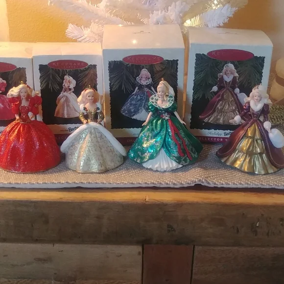 Vintage Holiday Barbie collectors Series 1-4 - Picture 10 of 10